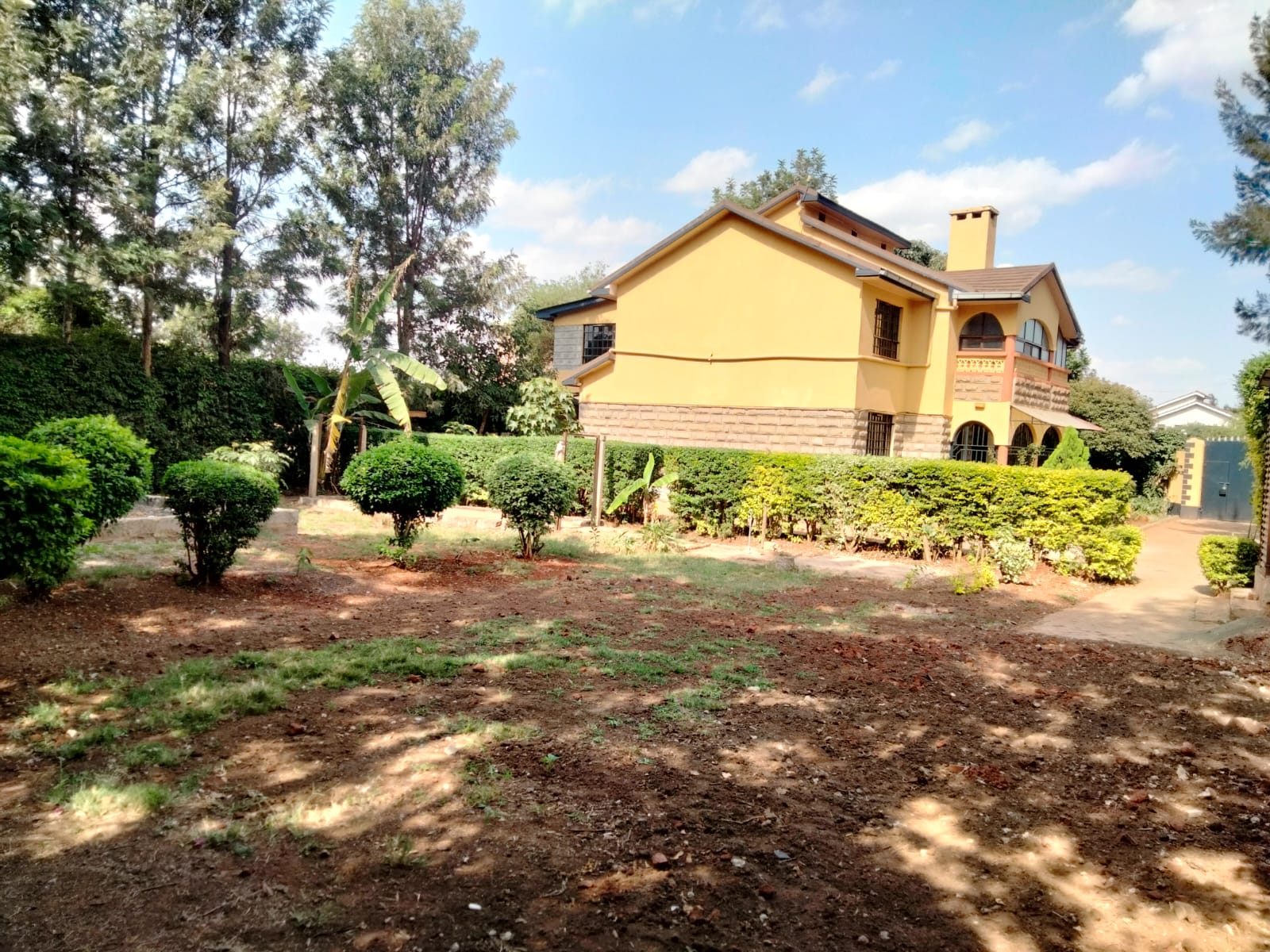 5-bedroom-family-home-on-100100-quarter-acre-membley-forest-court